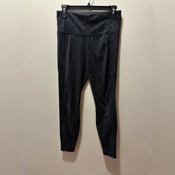 All in Motion Black Patterned Women's leggings - Picture 1 of 3
